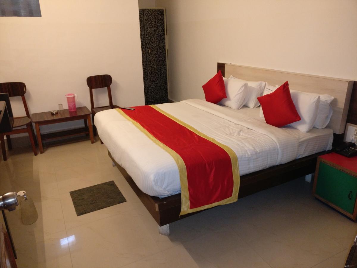 Hotel Raj Mahal Chikmagalūr Buitenkant foto