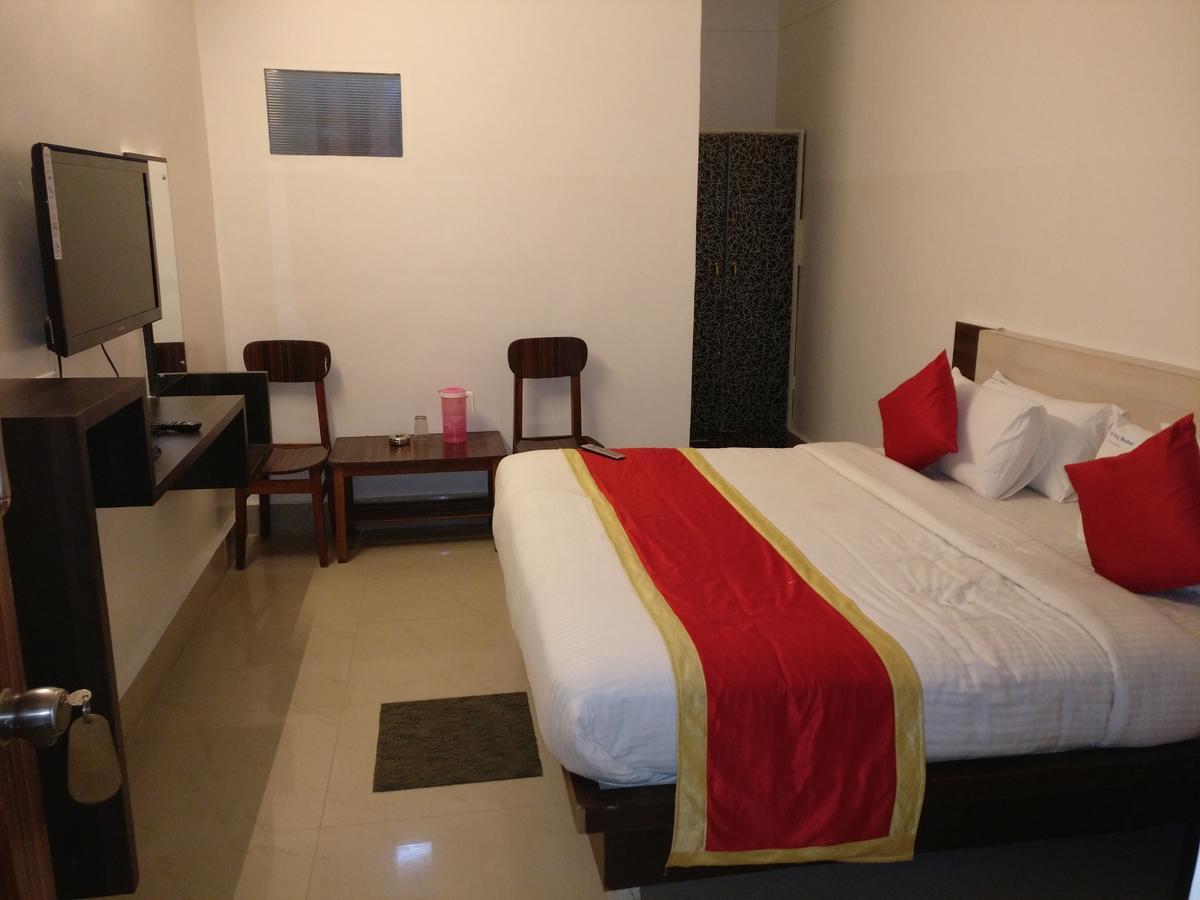 Hotel Raj Mahal Chikmagalūr Buitenkant foto