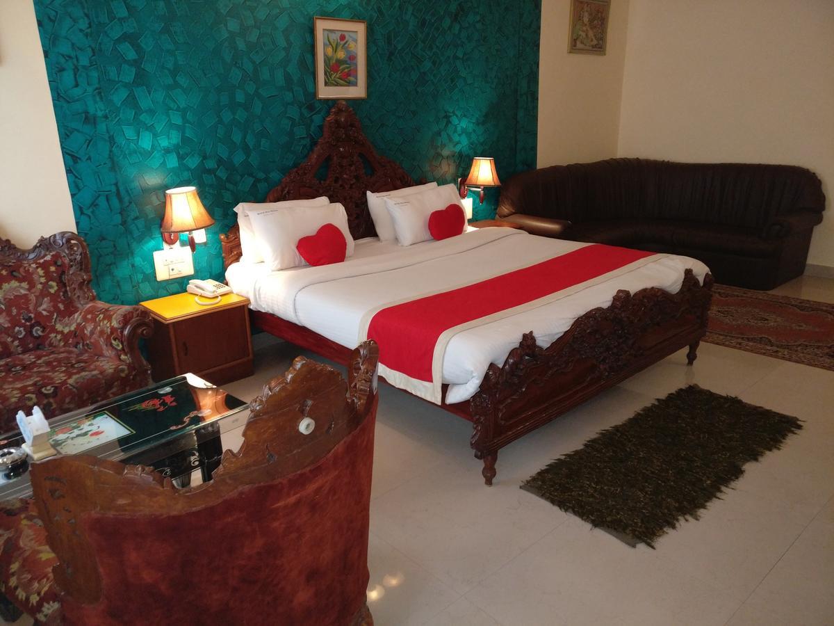 Hotel Raj Mahal Chikmagalūr Buitenkant foto